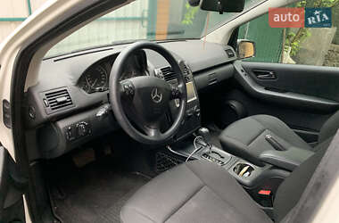 Хэтчбек Mercedes-Benz A-Class 2010 в 