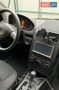 Хэтчбек Mercedes-Benz A-Class 2010 в 