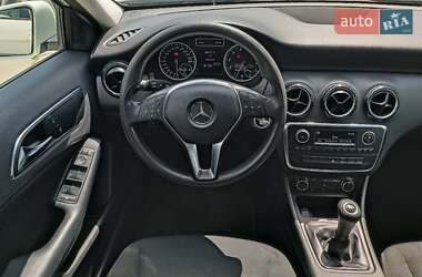 Хетчбек Mercedes-Benz A-Class 2013 в 