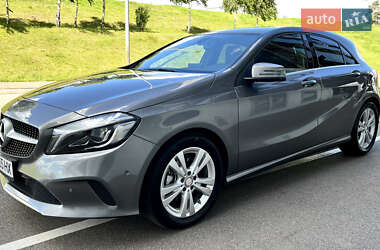 Хетчбек Mercedes-Benz A-Class 2017 в 