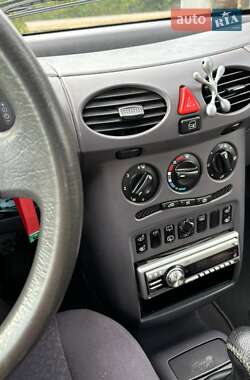 Хэтчбек Mercedes-Benz A-Class 2000 в 