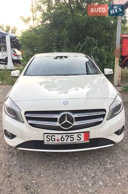 Хетчбек Mercedes-Benz A-Class 2015 в 