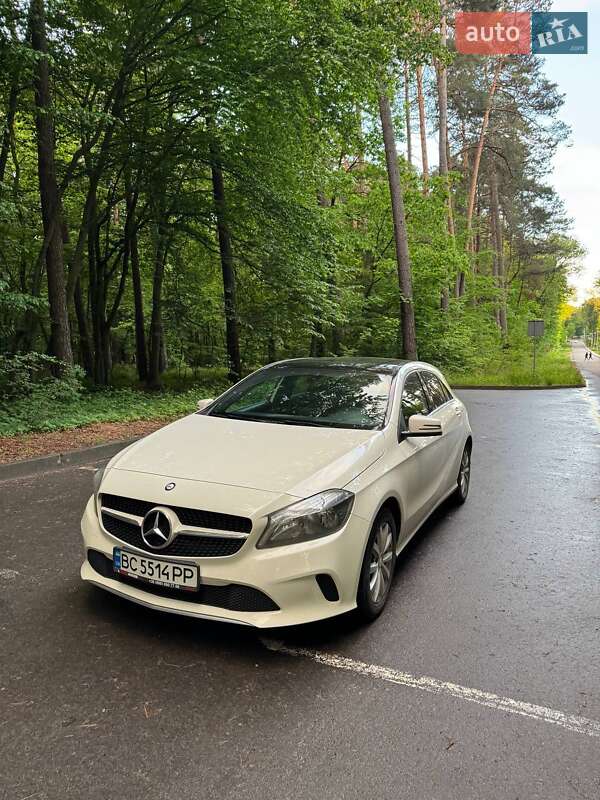 Хэтчбек Mercedes-Benz A-Class 2017 в 