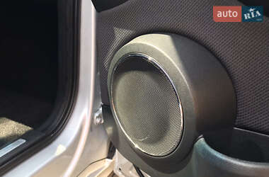 Хетчбек Mercedes-Benz A-Class 2010 в 