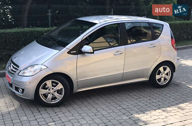 Хетчбек Mercedes-Benz A-Class 2010 в 