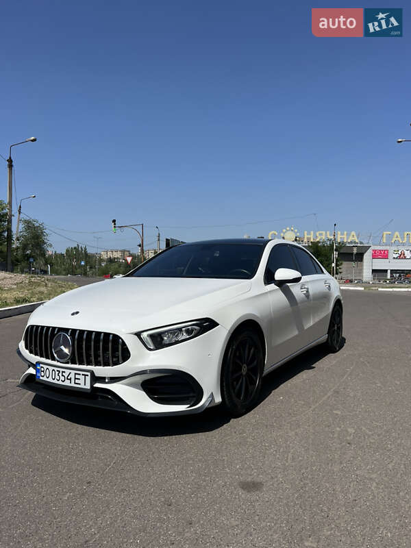 Седан Mercedes-Benz A-Class 2019 в Днепре
