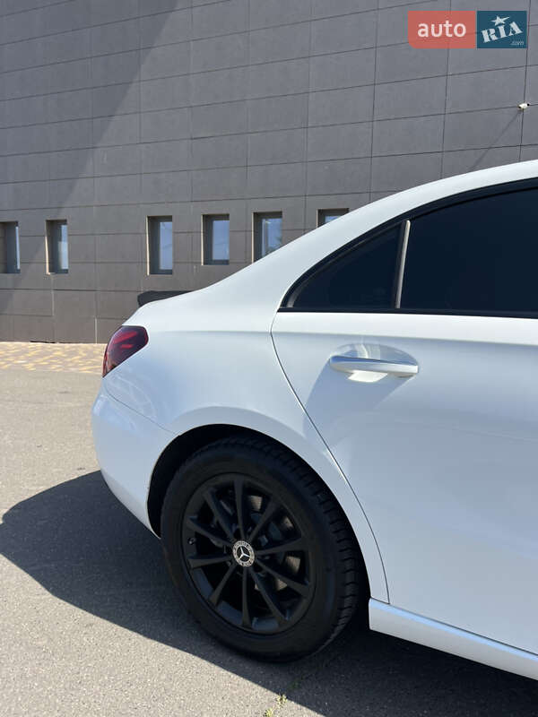 Седан Mercedes-Benz A-Class 2019 в Днепре