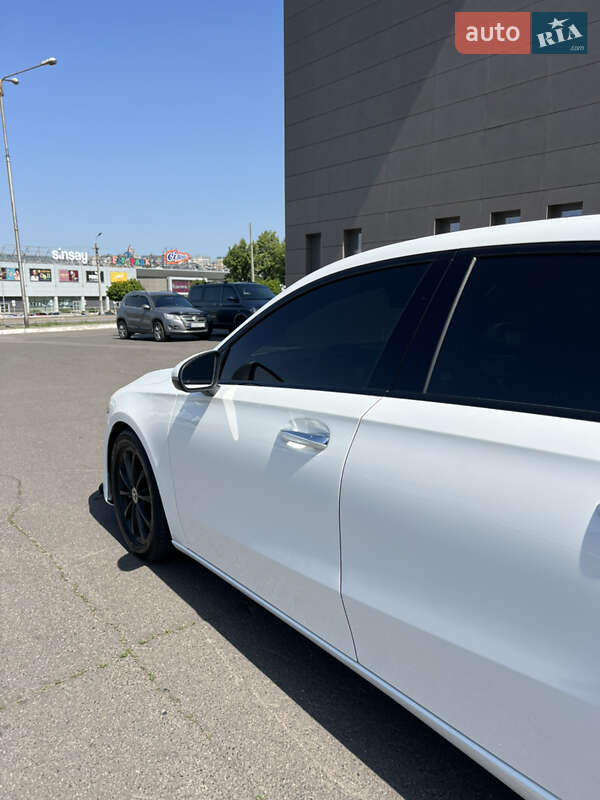 Седан Mercedes-Benz A-Class 2019 в Днепре