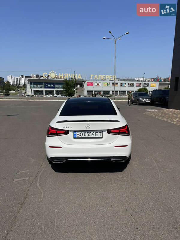 Седан Mercedes-Benz A-Class 2019 в Днепре