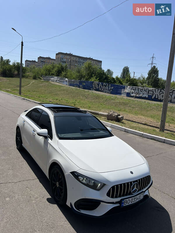 Седан Mercedes-Benz A-Class 2019 в Днепре