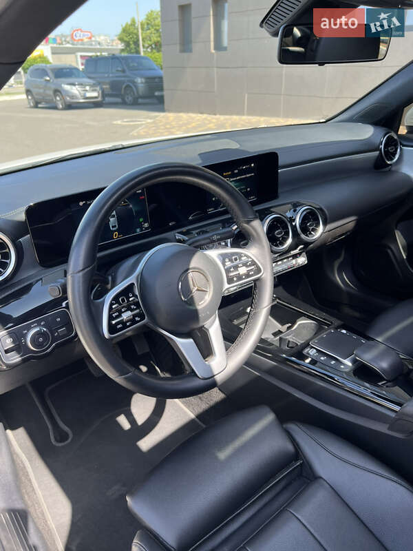 Седан Mercedes-Benz A-Class 2019 в Днепре