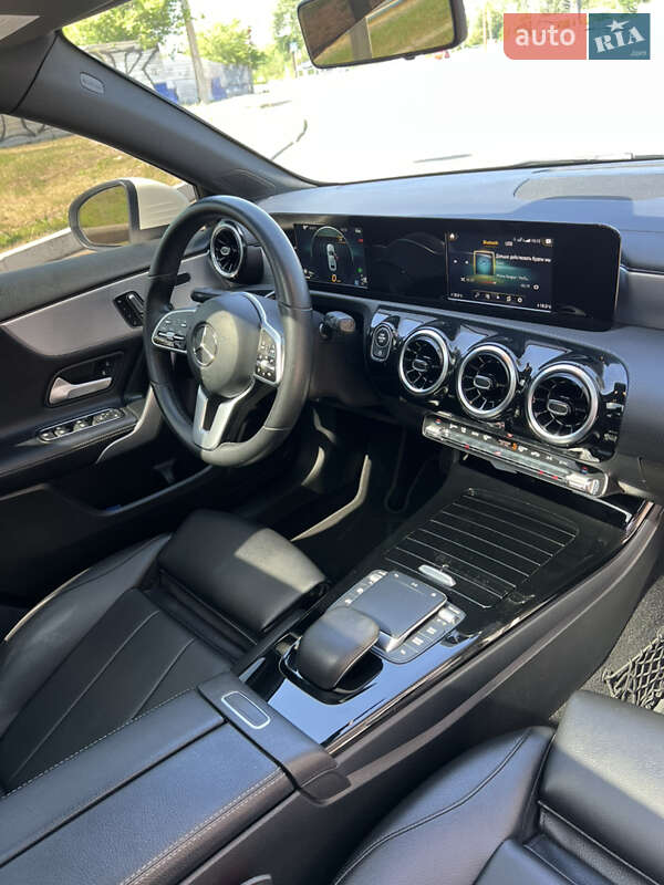 Седан Mercedes-Benz A-Class 2019 в Днепре