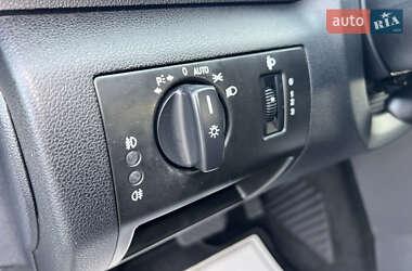 Хэтчбек Mercedes-Benz A-Class 2011 в 