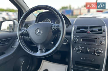 Хэтчбек Mercedes-Benz A-Class 2011 в 