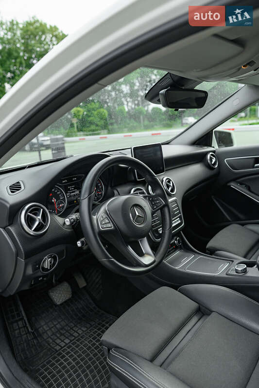 Хэтчбек Mercedes-Benz A-Class 2016 в Львове