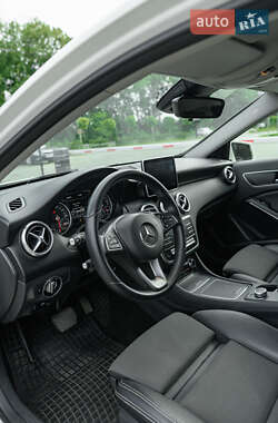 Хэтчбек Mercedes-Benz A-Class 2016 в 