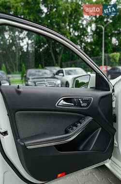 Хэтчбек Mercedes-Benz A-Class 2016 в 