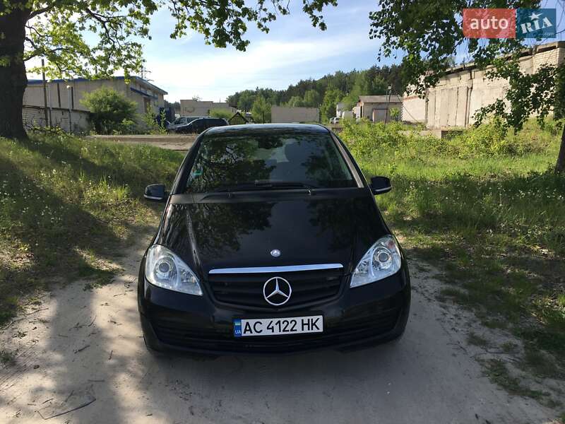 Хэтчбек Mercedes-Benz A-Class 2010 в 