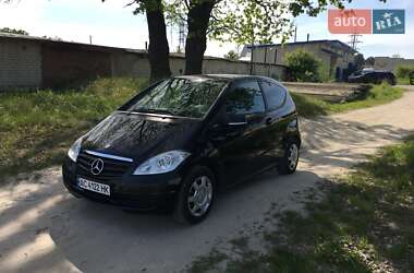 Хэтчбек Mercedes-Benz A-Class 2010 в 
