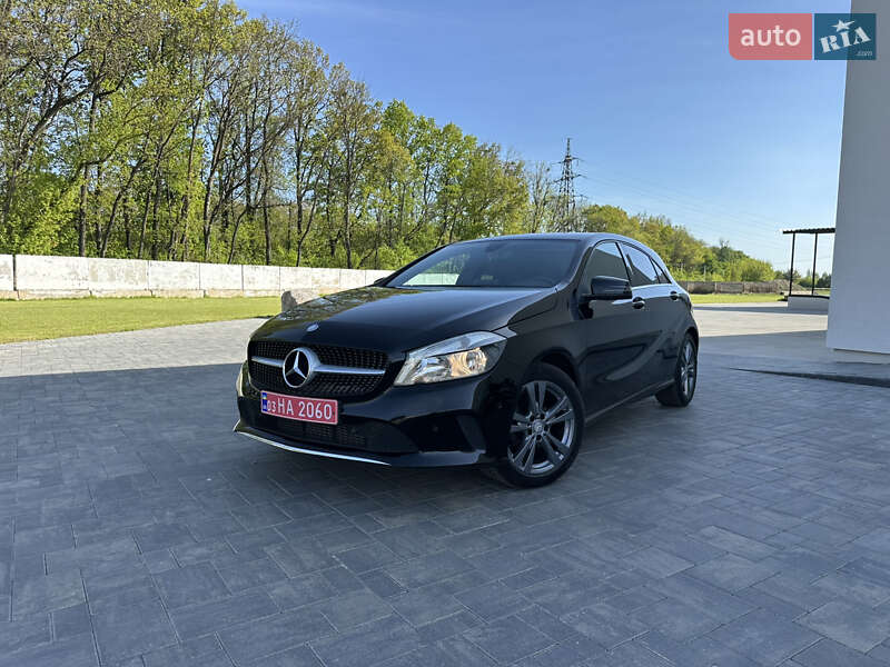 Хетчбек Mercedes-Benz A-Class 2016 в 