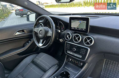 Хетчбек Mercedes-Benz A-Class 2016 в 