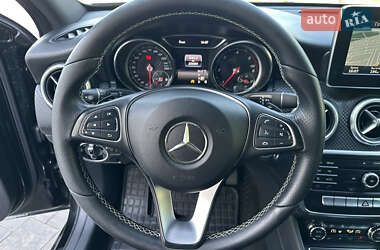Хетчбек Mercedes-Benz A-Class 2016 в 