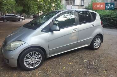 Хэтчбек Mercedes-Benz A-Class 2009 в 