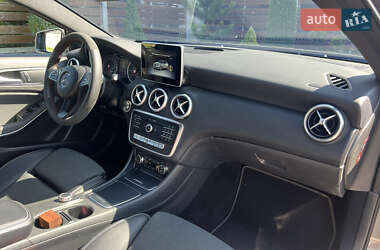 Хетчбек Mercedes-Benz A-Class 2018 в 