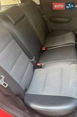 Хэтчбек Mercedes-Benz A-Class 2011 в 