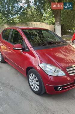 Хэтчбек Mercedes-Benz A-Class 2011 в 