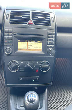Хетчбек Mercedes-Benz A-Class 2010 в 