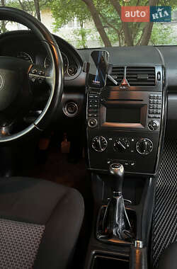 Хэтчбек Mercedes-Benz A-Class 2009 в 