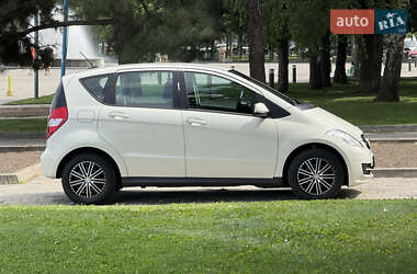 Хэтчбек Mercedes-Benz A-Class 2010 в 