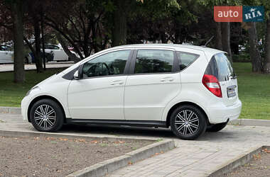 Хэтчбек Mercedes-Benz A-Class 2010 в 