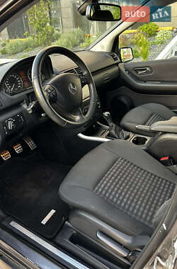 Хэтчбек Mercedes-Benz A-Class 2011 в 