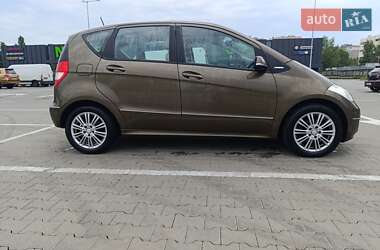 Хэтчбек Mercedes-Benz A-Class 2009 в 