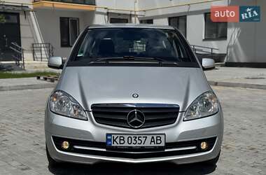 Хэтчбек Mercedes-Benz A-Class 2011 в 