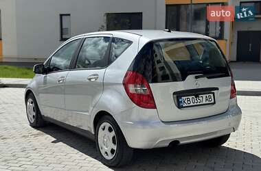 Хэтчбек Mercedes-Benz A-Class 2011 в 