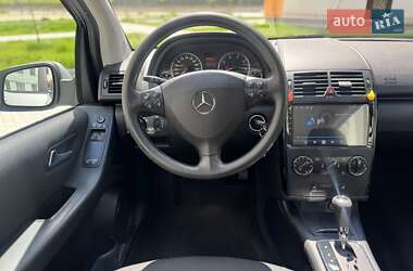 Хэтчбек Mercedes-Benz A-Class 2011 в 
