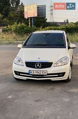 Хэтчбек Mercedes-Benz A-Class 2010 в 