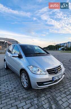 Хэтчбек Mercedes-Benz A-Class 2010 в 