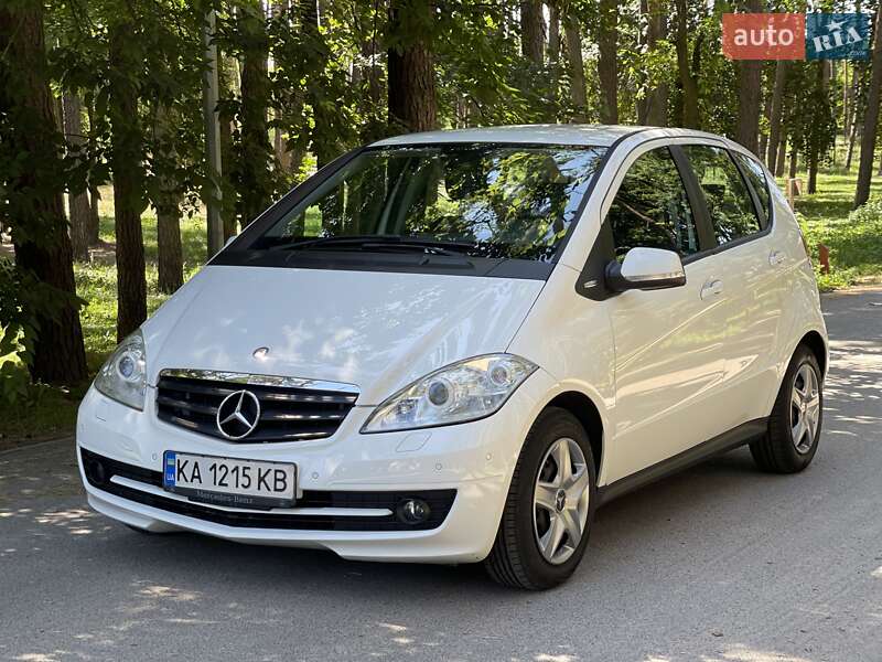 Хэтчбек Mercedes-Benz A-Class 2010 в 
