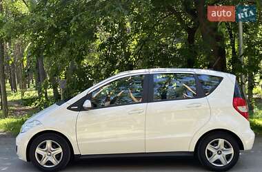 Хэтчбек Mercedes-Benz A-Class 2010 в 