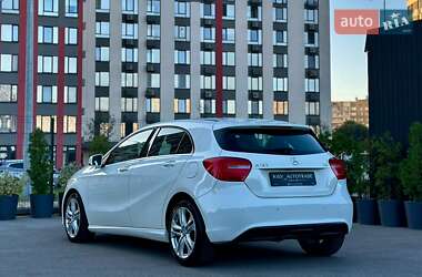 Хэтчбек Mercedes-Benz A-Class 2012 в 