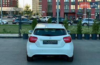 Хэтчбек Mercedes-Benz A-Class 2012 в 