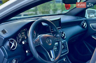 Хэтчбек Mercedes-Benz A-Class 2012 в 