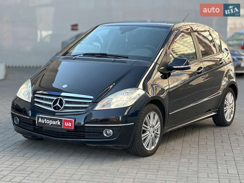 Хэтчбек Mercedes-Benz A-Class 2010 в 