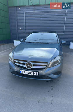 Хэтчбек Mercedes-Benz A-Class 2012 в 