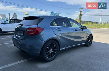 Хэтчбек Mercedes-Benz A-Class 2012 в 