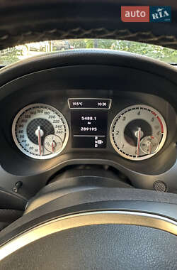 Хэтчбек Mercedes-Benz A-Class 2012 в 